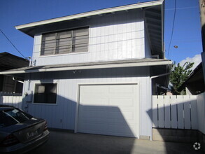 Building Photo - Single family, very spacious 2 bedroom, 2....