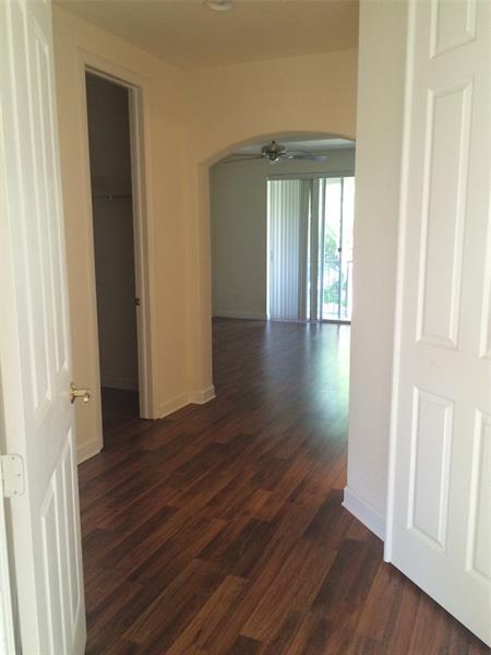 Building Photo - 886 Spinnaker Dr