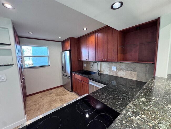 Building Photo - 100 Edgewater Dr