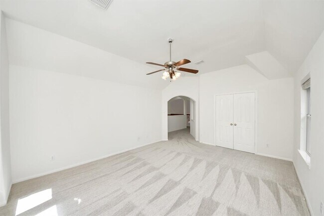 Building Photo - 3811 Parkside Dr