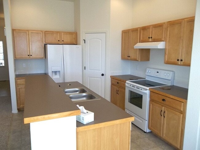 Building Photo - Spacious 4 Bedroom Home with Walk-Out Basement