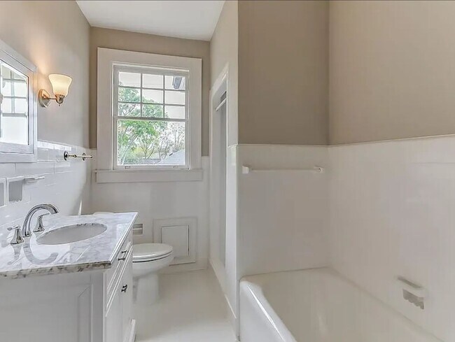 Building Photo - 3 BED | 2 BATH | ARDSLEY PARK | PRIVATE BACK PORCH