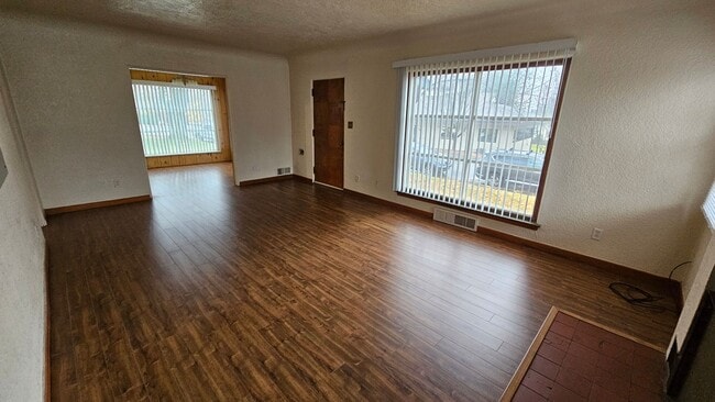 Building Photo - 3 Bed, 1 Bath House in Downtown Coeur d'Alene