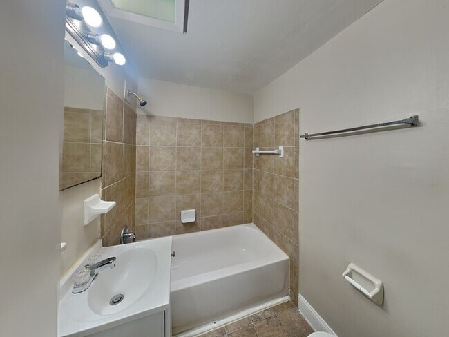 Building Photo - 6158 Verdes Rd