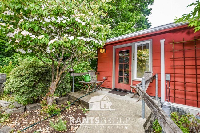 Building Photo - Beautiful Unit on West Bay Drive!