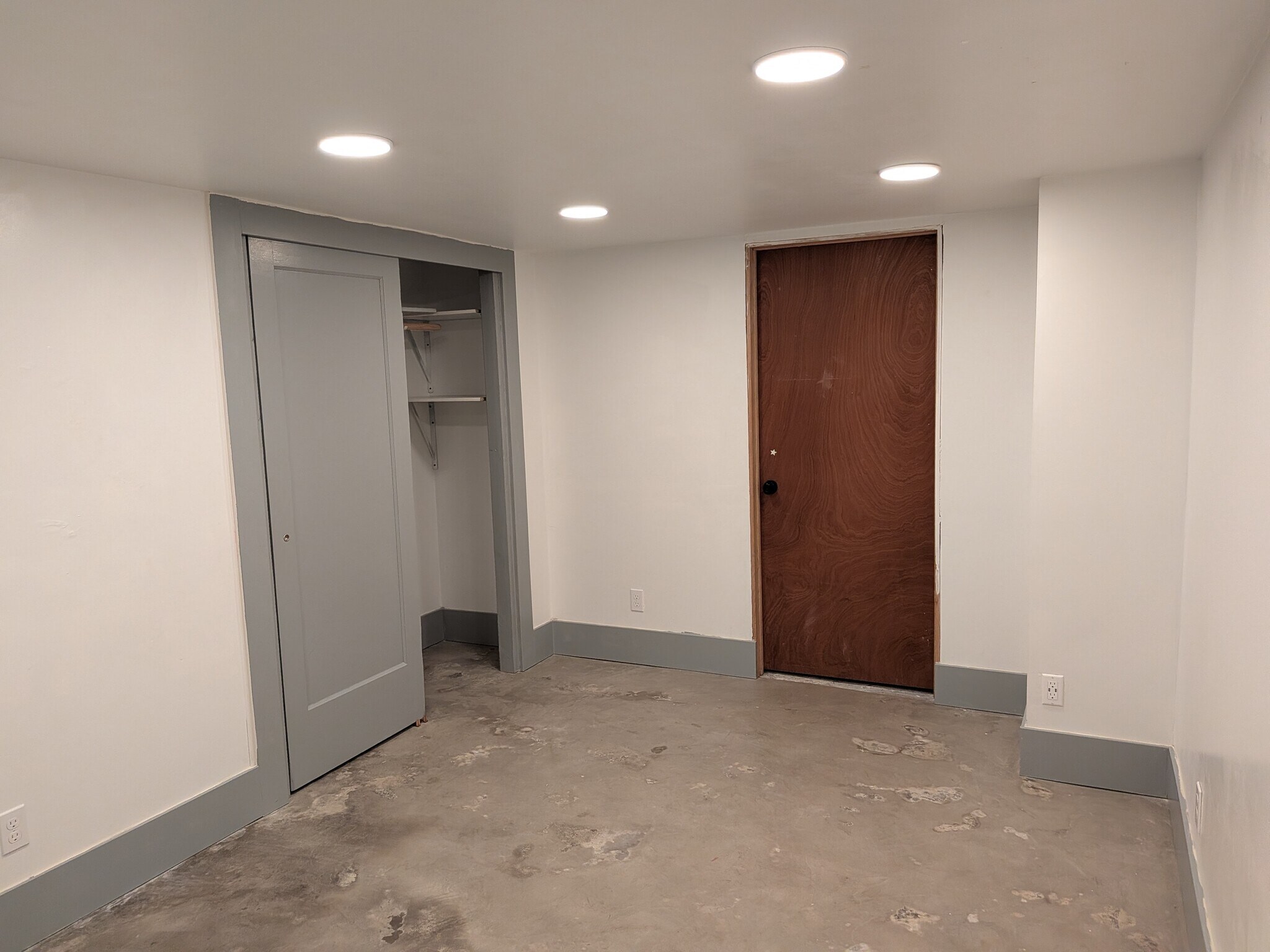 Building Photo - 2405 NE 49th Ave