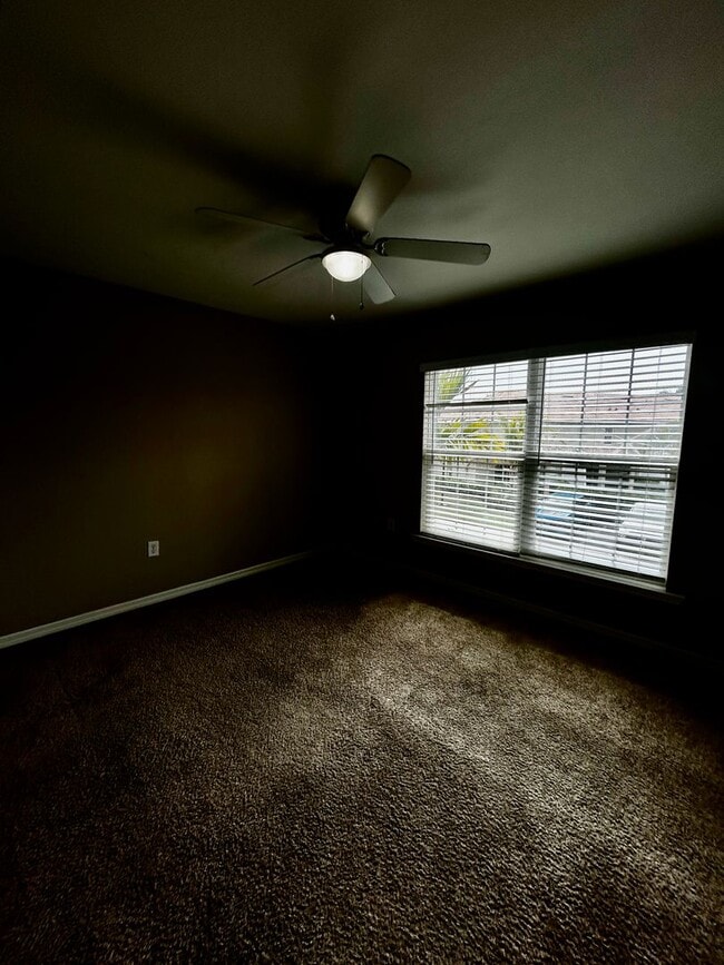 Building Photo - Beautiful 3-Bedroom 2.5 Bath Single-Family Home in Hammock Cove