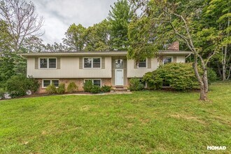 Building Photo - Spacious 4BR House in Asheville