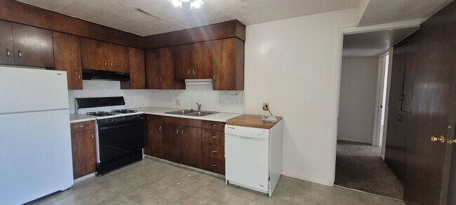 Building Photo - SINGLE FAMILY HOUSING -  2 bed/1 bath just off of University Parkway in Orem