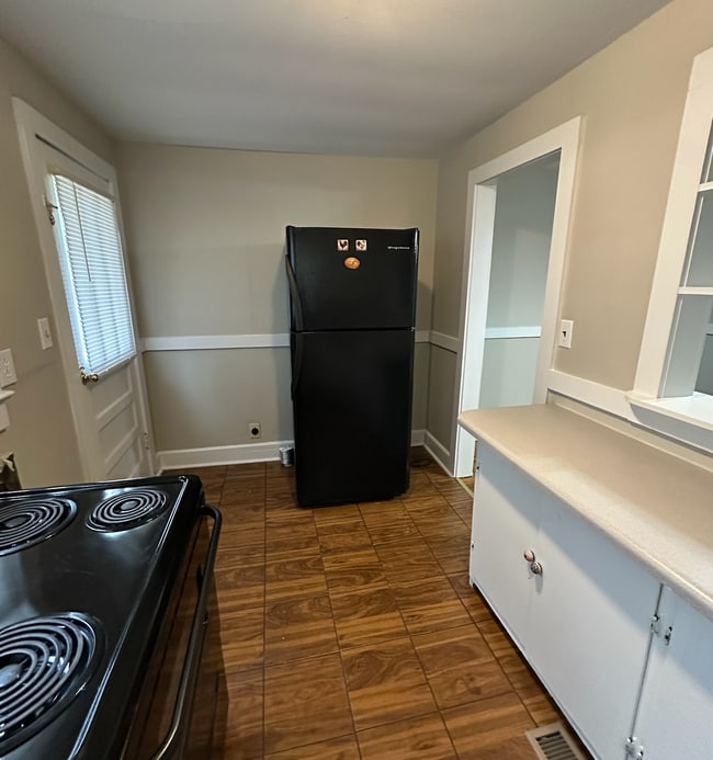 Building Photo - 2 Bedroom/1 Bathroom Cottage - Florence,  AL