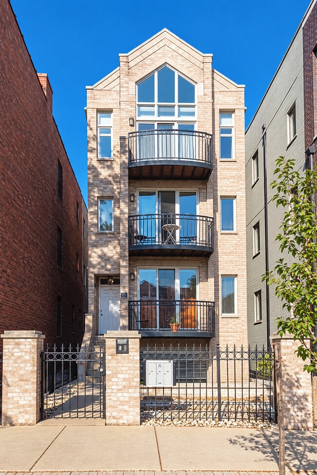 Building Photo - 1508 W Superior St