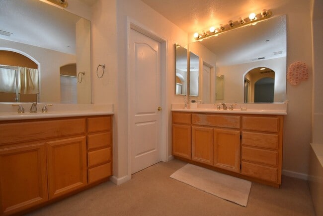 Building Photo - $4,490 / 5BR -2459 S.F. - STUNNING UNION C...