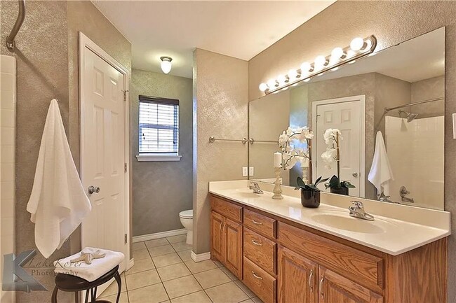 Building Photo - Cute 3-bedroom, 2-bath home