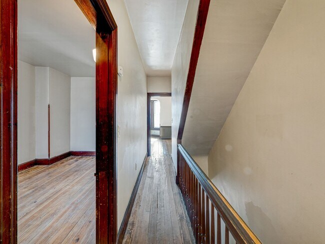 Building Photo - Large Four Bedroom In York!