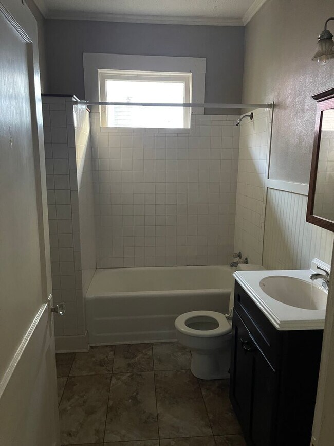 Building Photo - 2310 Scovell-B