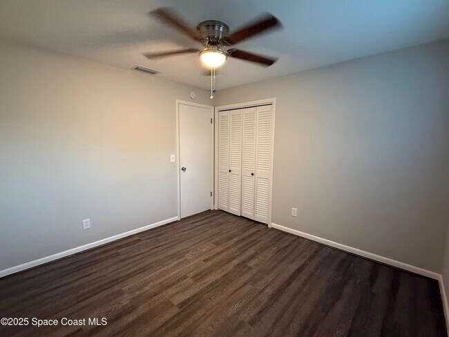 Building Photo - 1170 Molaki Dr
