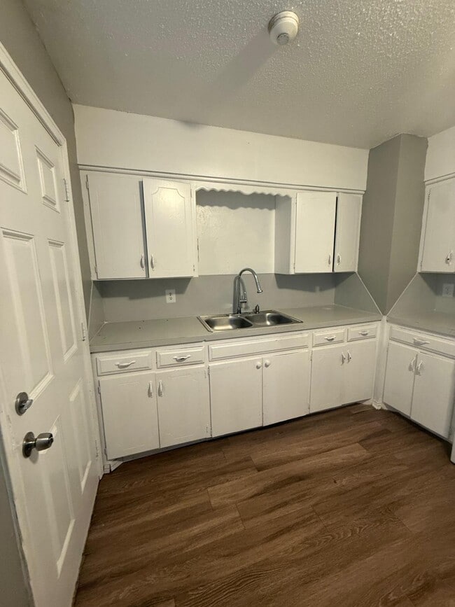 Building Photo - 2300 S Kate Ave