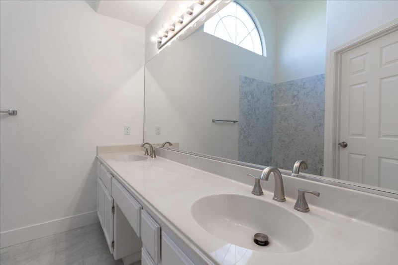 Building Photo - 1810 Crestwood Ave