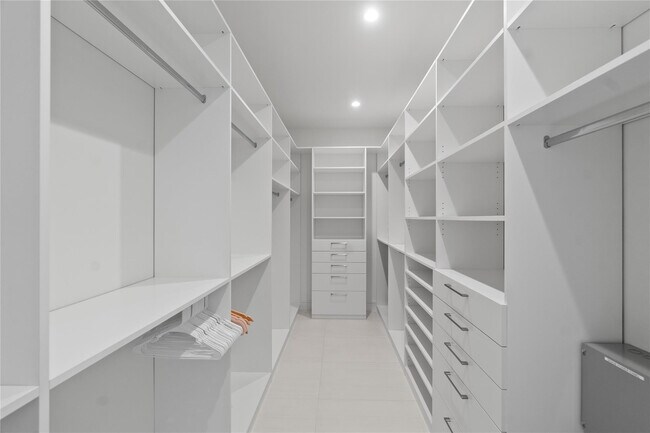 Building Photo - 221 Shore Ct