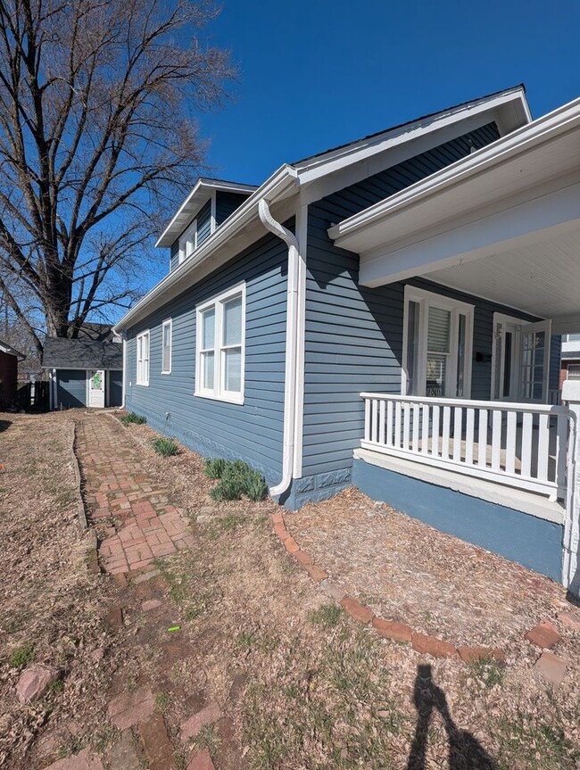 Building Photo - Beautiful 4 Bedroom/ 2 Bath/ 1 Car Garage