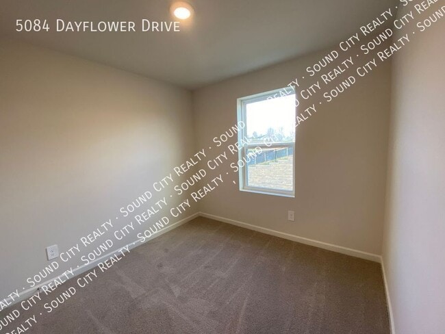 Building Photo - 5084 Dayflower Dr