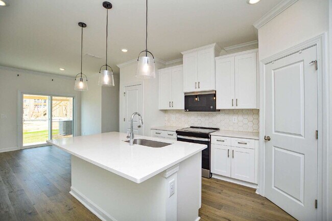 Building Photo - 266 Tiger Lily Dr