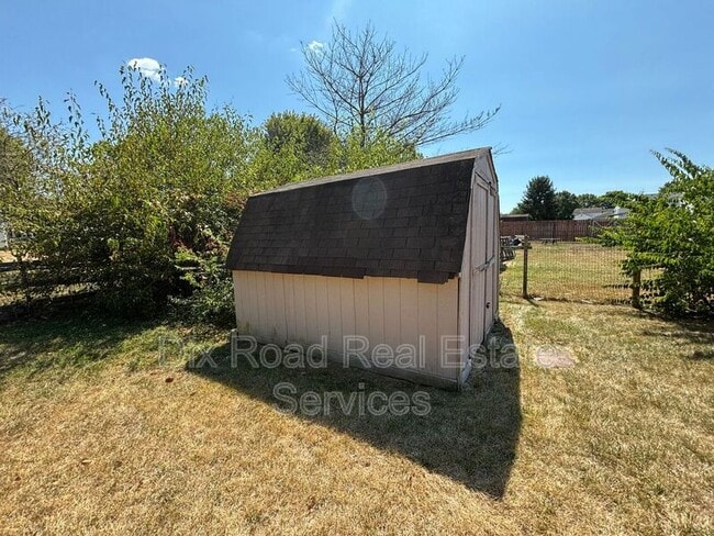 Building Photo - 590 Pine Hill Pl