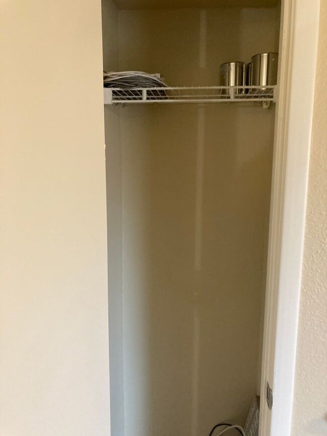 Building Photo - Gated community just minutes south of the strip, 2br/2bath, 2nd floor condo.