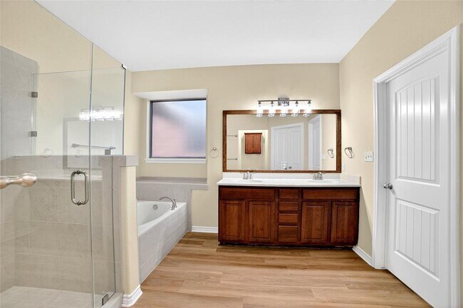 Building Photo - 1090 Sussex Way