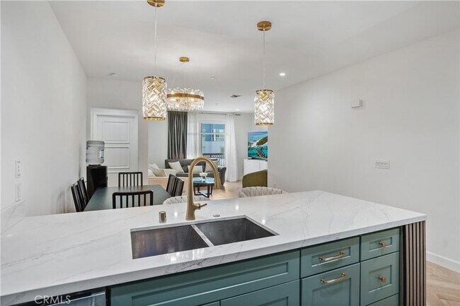 Building Photo - 468 Caruso Ave