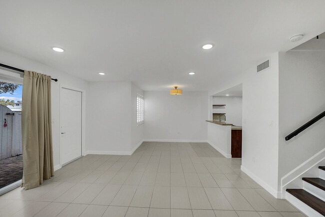 Building Photo - 4550 SW 68th Ct