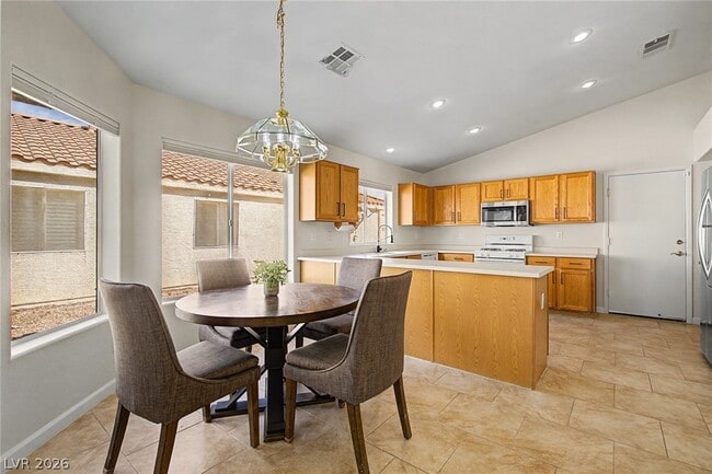 Building Photo - 3385 Wayward Ct