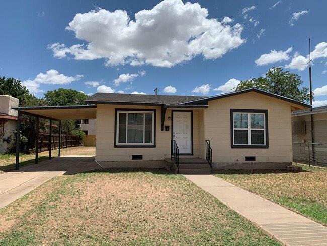 Building Photo - 2910 N Tom Green Ave