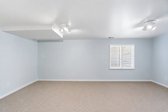 Building Photo - 1541 W 11150 S