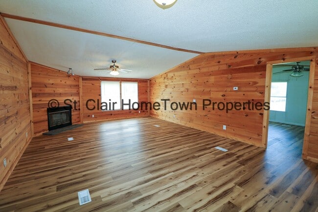 Building Photo - Large Home