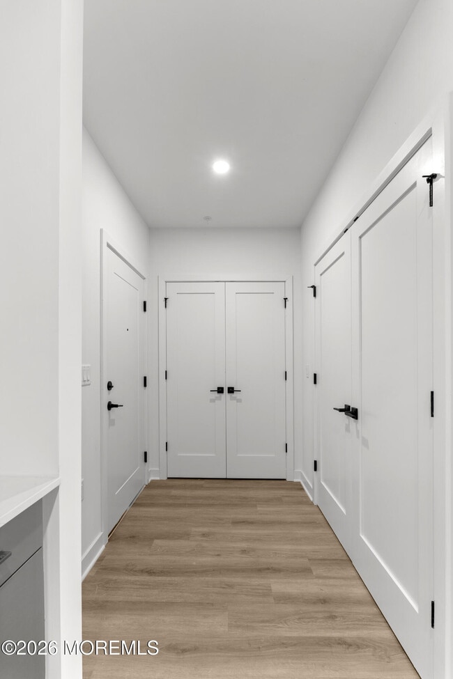 Building Photo - 180 Morris Ave