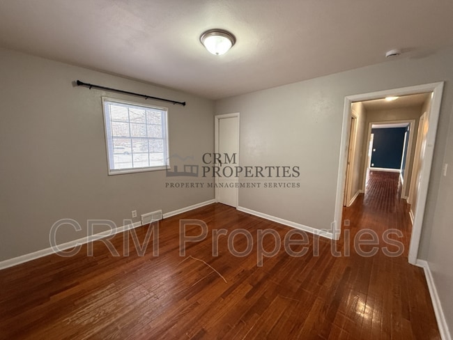 Building Photo - 513 James Dr