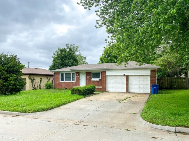 Building Photo - 404 S Garnett Rd