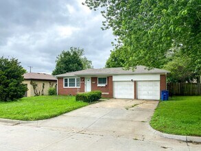 Building Photo - Beautiful 3 bedroom home recently updated