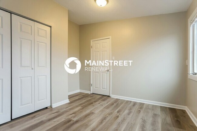 Building Photo - 4 Bedroom Pet-Friendly Home in AURORA, CO with Main Street Renewal