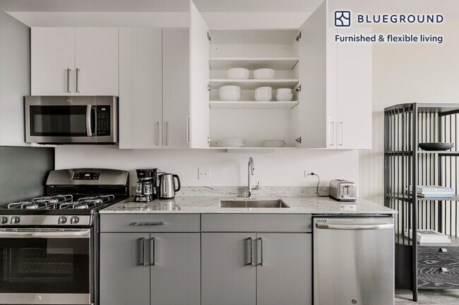 Building Photo - 2340 N California Ave