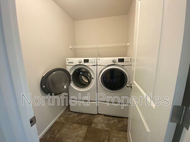 Building Photo - 3421 31st Dr