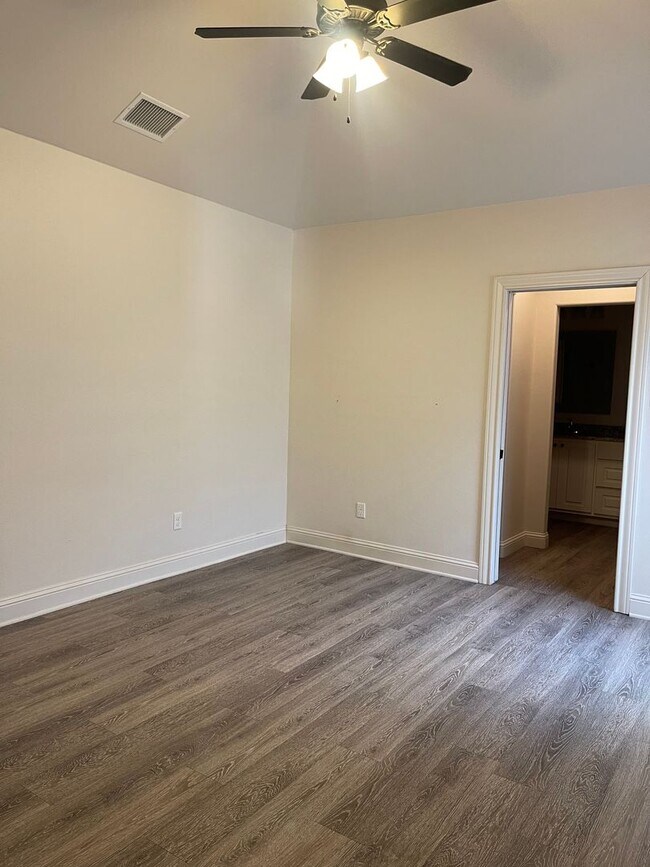 Building Photo - 2007 102nd St