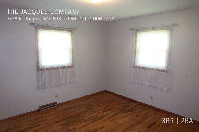 Building Photo - 3538 N Rogers Ave