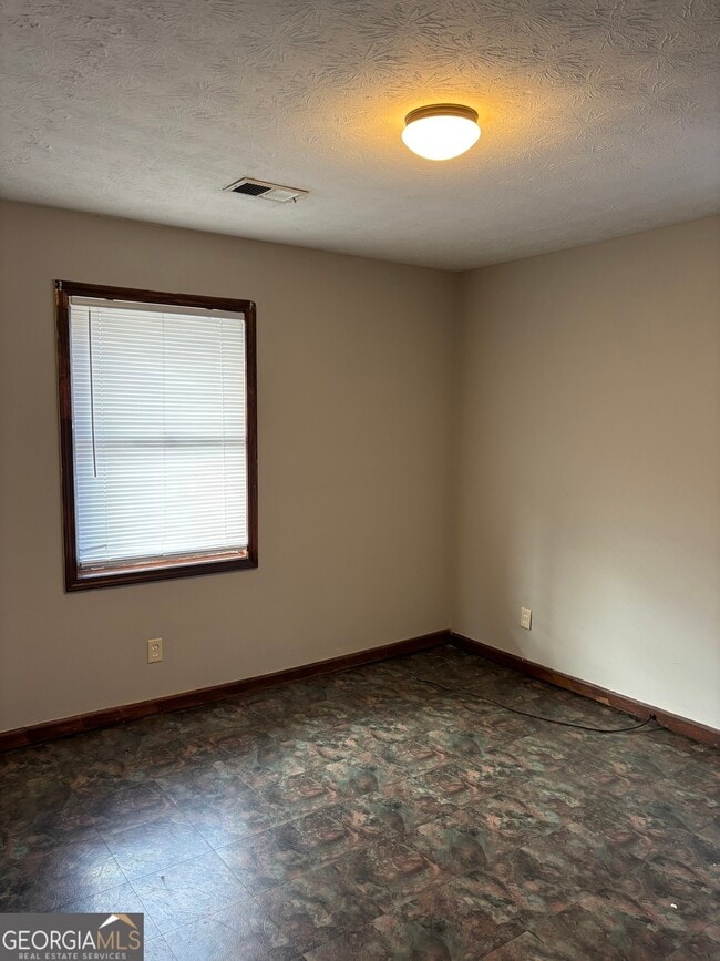 Building Photo - 1048 Green Valley Dr NW