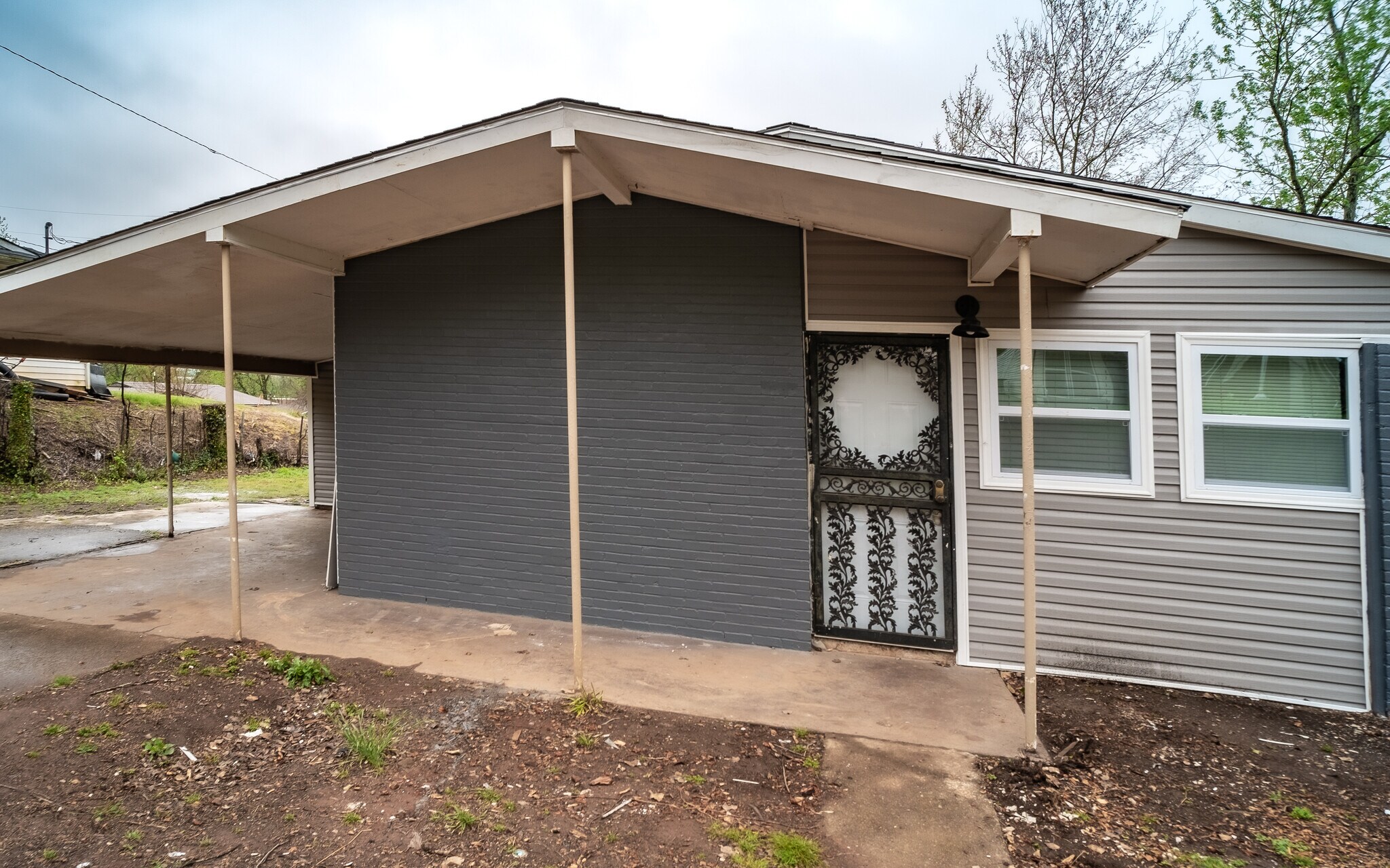 Building Photo - 3825 Crane Dr NE