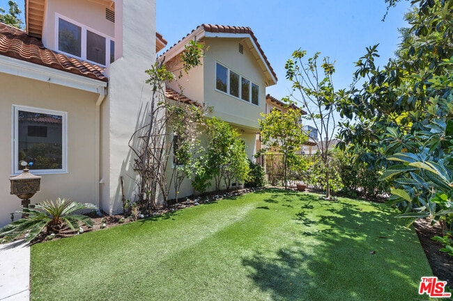 Building Photo - 244 S Almont Dr