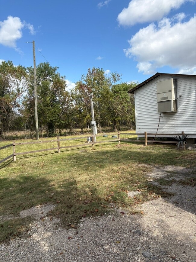 Building Photo - 17025 Wellborn Rd