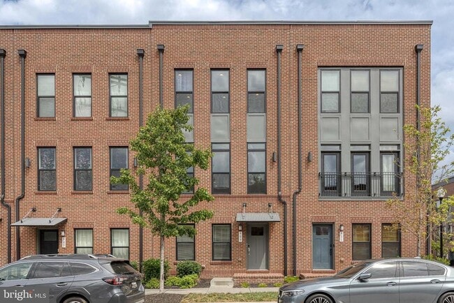 Primary Photo - 909 Grundy St