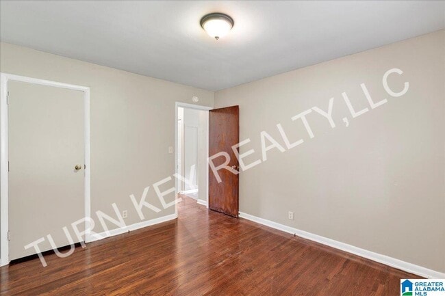 Building Photo - 521 Crumly Chapel Rd